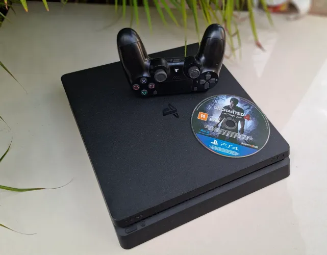 Playstation 4 (PS4) 1 tera + Uncharted 4