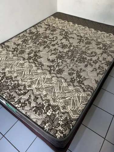 Cama box de casal novinha