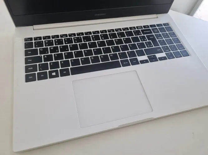 Notebook Samsung i5 16Gb SSD240GB +1HD DE 1TB, placa de vídeo 2GB. Tela 15.6. Bateria 