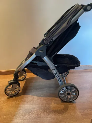 Carrinho bebê com bebê conforto Chicco