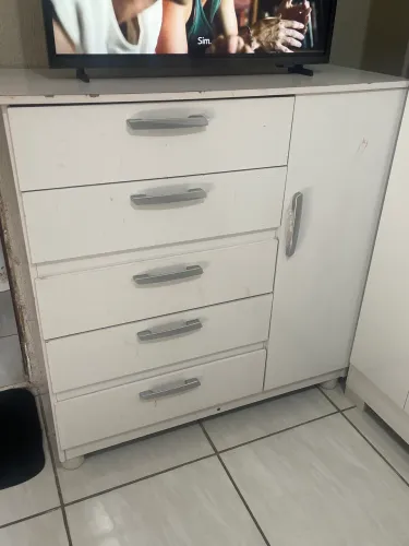 CÔMODA BRANCA COM SAPATEIRA