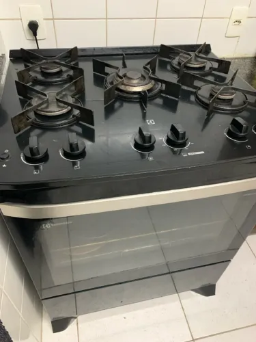 Fogão 5 bocas eletrolux novíssimo