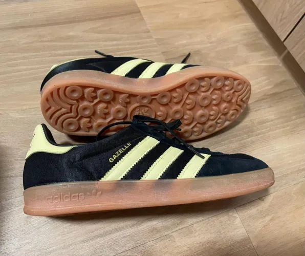 tênis adidas gazelle indoor core black almost yellow gum