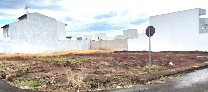 TERRENO ESQUINA C/ 475 m2 - BOM JARDIM