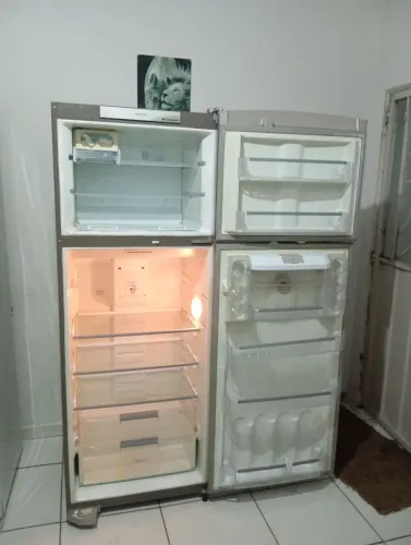 Vende-se Geladeira Continental