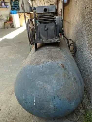 Compressor de ar Schutz 175 litros