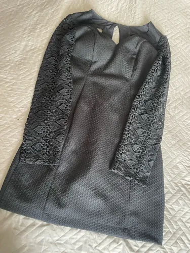 Vestido Preto com Manga de Renda