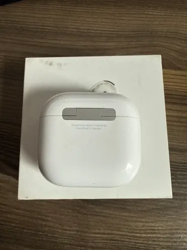AirPods 4 com cancelamento de ruído
