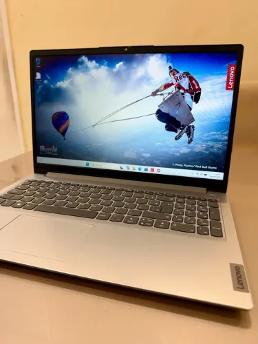 Notebook Lenovo i3 de 12 Geração
