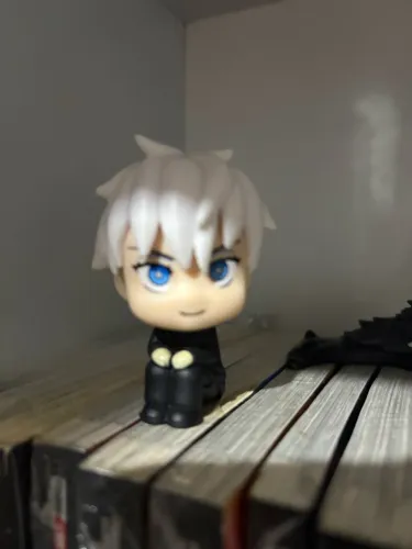 Mini gojo figure 