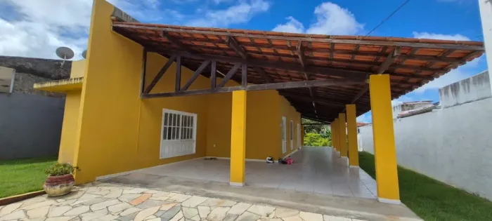 CASA TÉRREA,COND. FECHADO,PARA LOCAÇÃO, 3 QUARTOS,690m², QUINTAL GRANDE, BAIRRO PETRÓPOLI