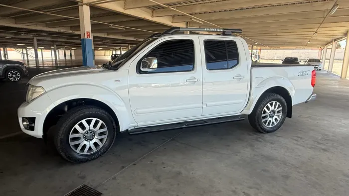Nissan Frontier SL CD 4X4 2.5tb Diesel AUT 2015