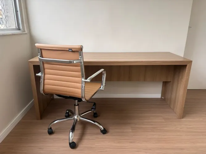 Mesa escritório 1,80 + cadeira 