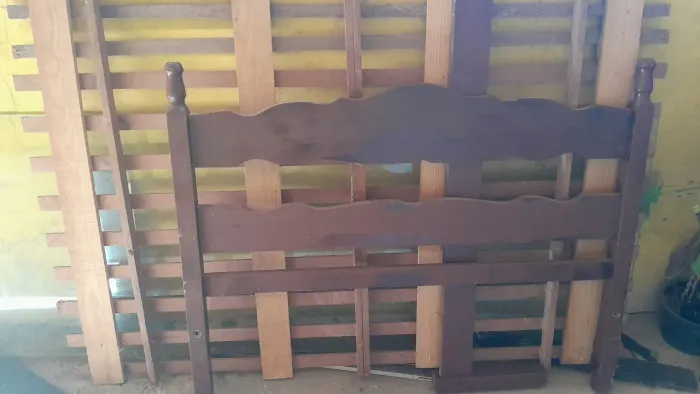 Vendo 01 cama de casal ,madeira 