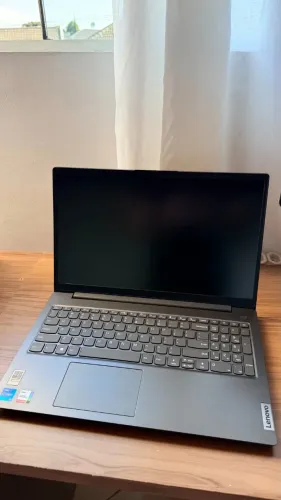 Lenovo V15 G3 | I7 12ª Geração | 16GB ram | SSD512gb | 15,6" FHD - Excelente estado!