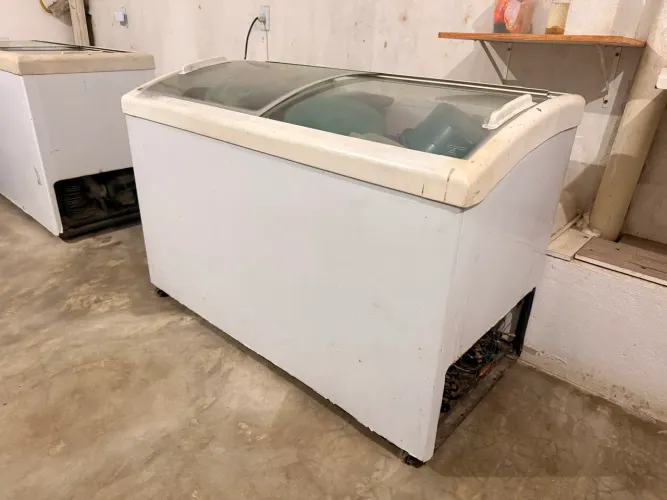 Vendo freezer horizontal tampa de vidro