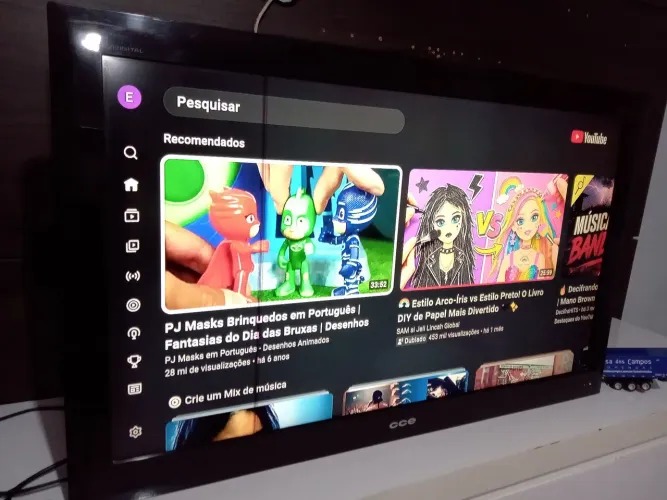 Entrego TV LCD 42 polegadas Não é Smart aceito cartão 