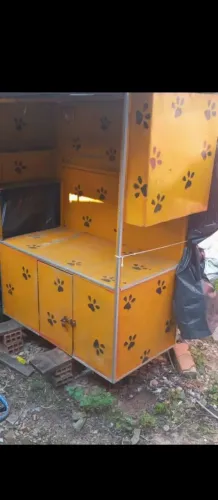 Vendo um carro de lanche.