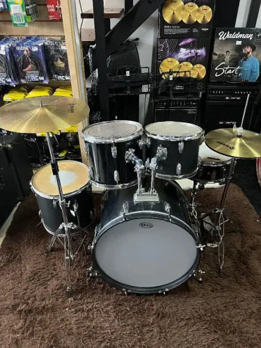 Bateria musical preta