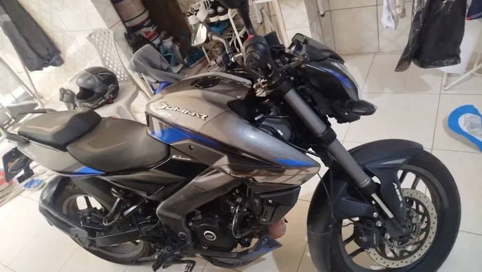MOTO BAJAJ 200