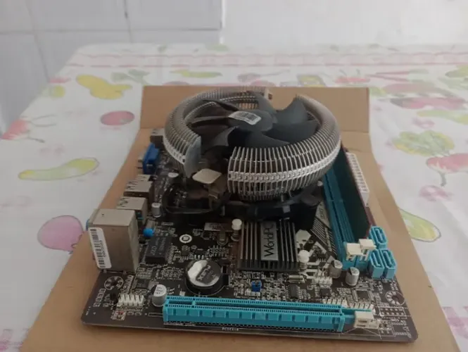 Placa mãe, memória ram 2GB e processador i5 2400