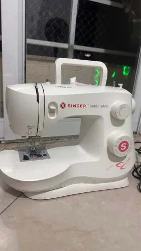 Máquina de Costura Singer Fashion Mate 3333 Semi Nova + Acessórios