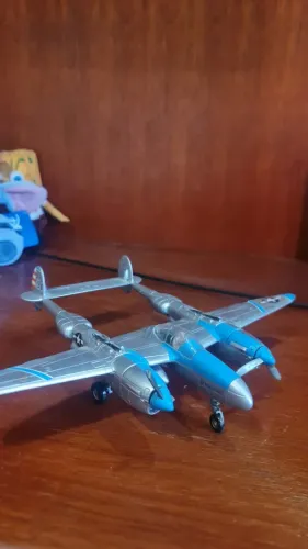 Avião bi-motor de brinquedo - Feito de plastico