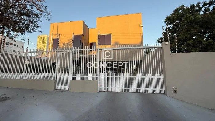 CASA Á VENDA EXCELENTE OPORTUNIDADE PARA MORAR OU COMERCIAL