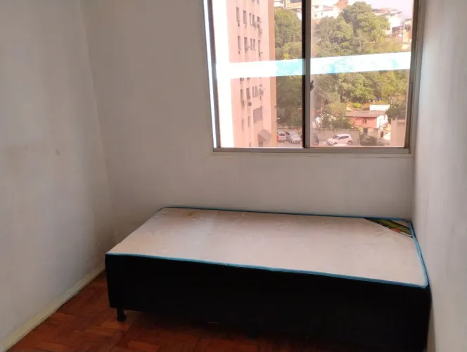 Alugo quarto 