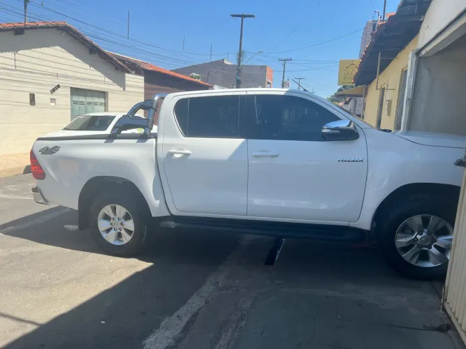 Toyota Hilux CD SRV 4X4 2.8 TDI Diesel Aut. 2017