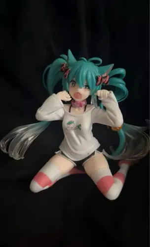 Hatsune Miku Neko Figure