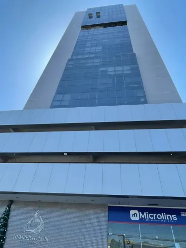 Alugo sala no comercial Humberto Lobo, nascente, com. 35m2 e banheiro privado.