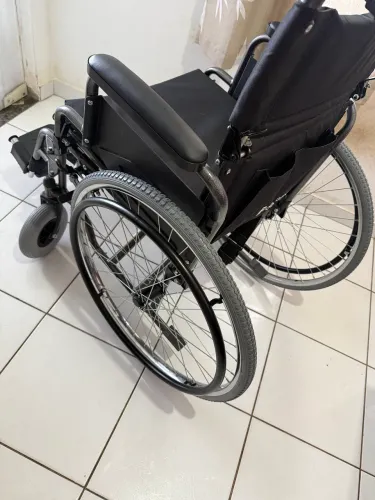Cadeira de rodas nova até 120kg