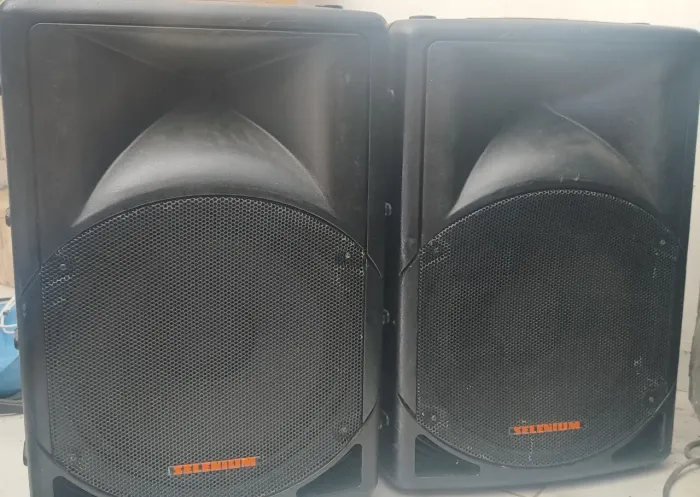 Vendo duas caixas Selenium SPM 1502A Active