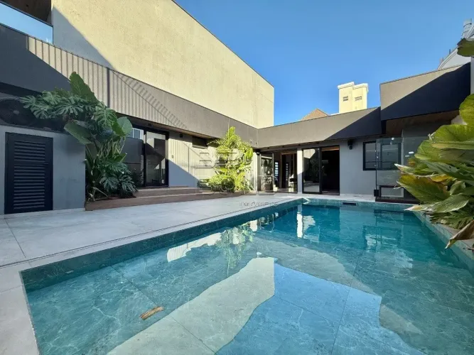 Casa alto padrão com 5 dormitórios em Coqueiros