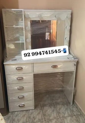 Camarim já com lâmpadas e puxador concha + banqueta de brinde