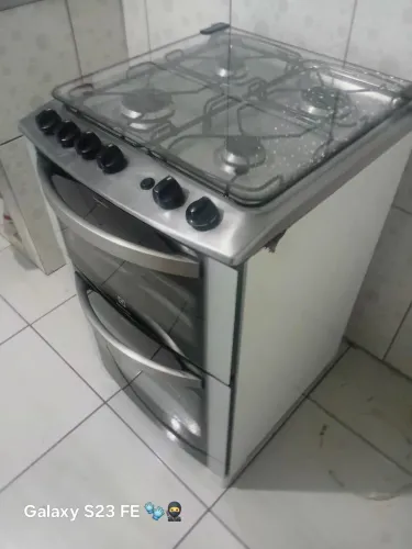 Fogão Electrolux com forno duplo