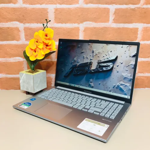 Notebook Asus i3 de 12ª Geração/ Ram 8GB/ Ssd 256GB/ FullHD/ Placa Intel Graphics 4GB