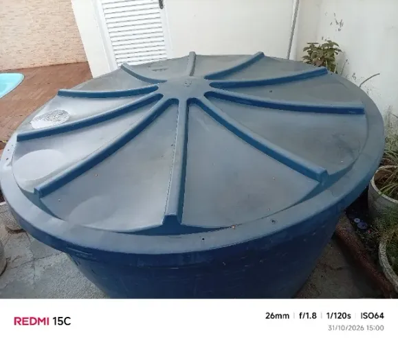 Vendo Caixa de Água de 2.000 mil litros.