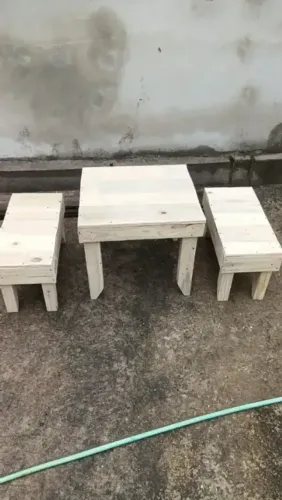 Mesa Infantil Reforçada com 2 Bancos - Madeira Maciça