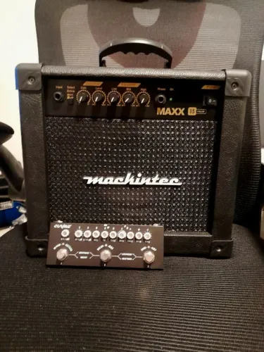 Amplificador Mackintec e Pedal De Guitarra Cuvave