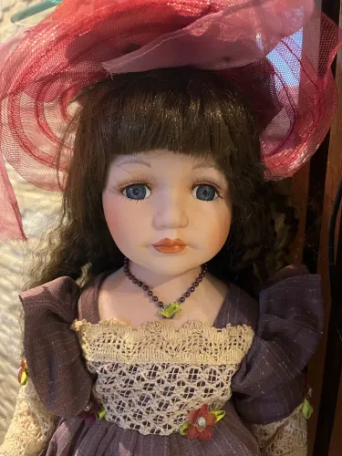 boneca de porcelana de coleção lindíssima!