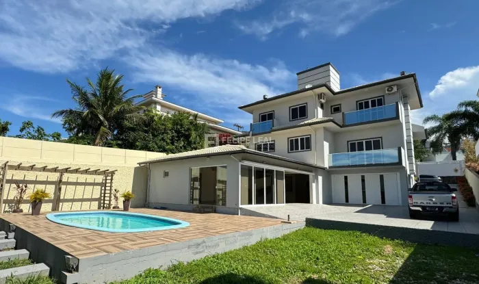 Casa de Condomínio em Bosque das Mansões - São José, SC