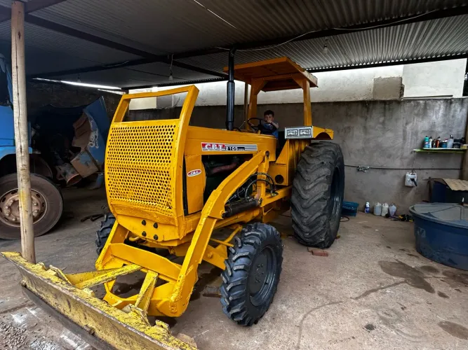 Trator Cbt 2105 com grade 18 discos tatu