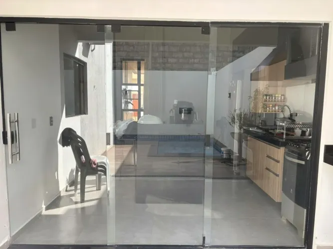 Vendo porta de vidro completa usada