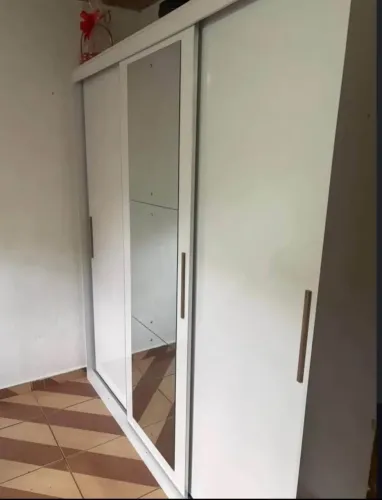 Guarda-roupa Bartira Paris com espelho