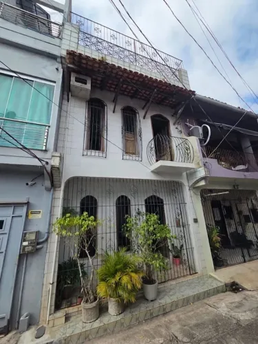 Casa Triplex com 4 Quartos sendo 2 suítes no Bairro Guamá, 1 Vaga de Garagem