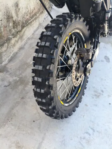 2 Pneus de trilha CRF