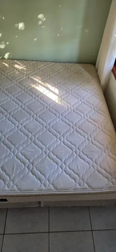 Conjunto base cama e colchão 