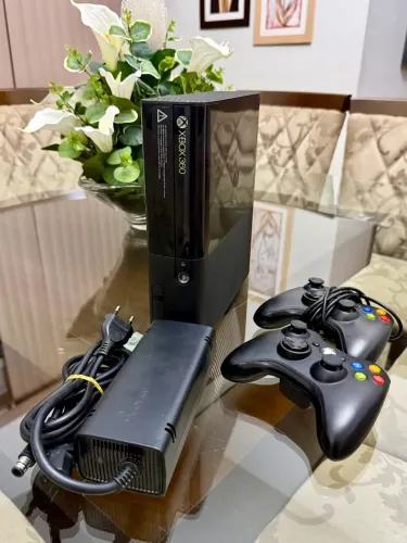 Xbox 360 Super Slim 250gb Desbloqueado RGH (AURORA) + LT 3.0 (CD)*